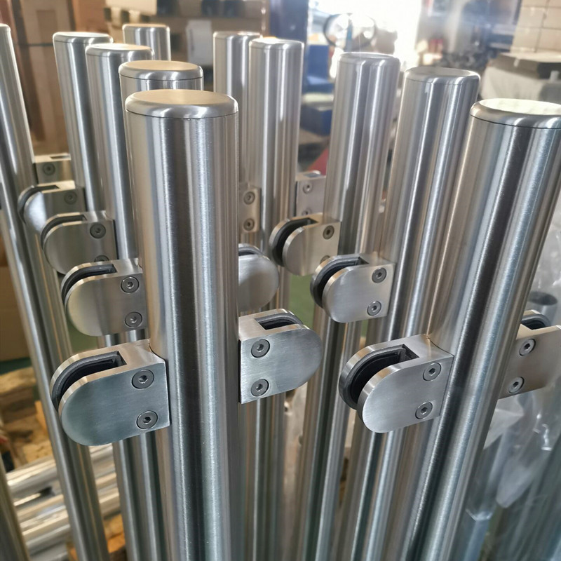 Poteaux de garde-corps en verre en acier inoxydable 316 pour la conception de garde-corps de balcon