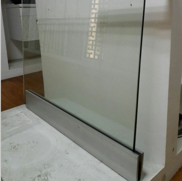 Aluminum U channel use for 12mm deck glass fence