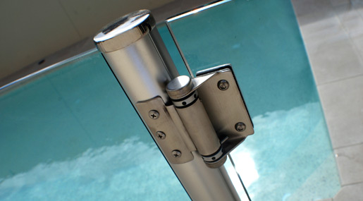 رخيصة الفولاذ المقاوم للصدأ 316 زجاج بوابة المفصلي للسباحة سياج فرملس درابزين