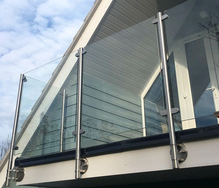 Buitenkant 316 Leuning Balkon Roestvrij staal Ronde Post Glass Railing Systems