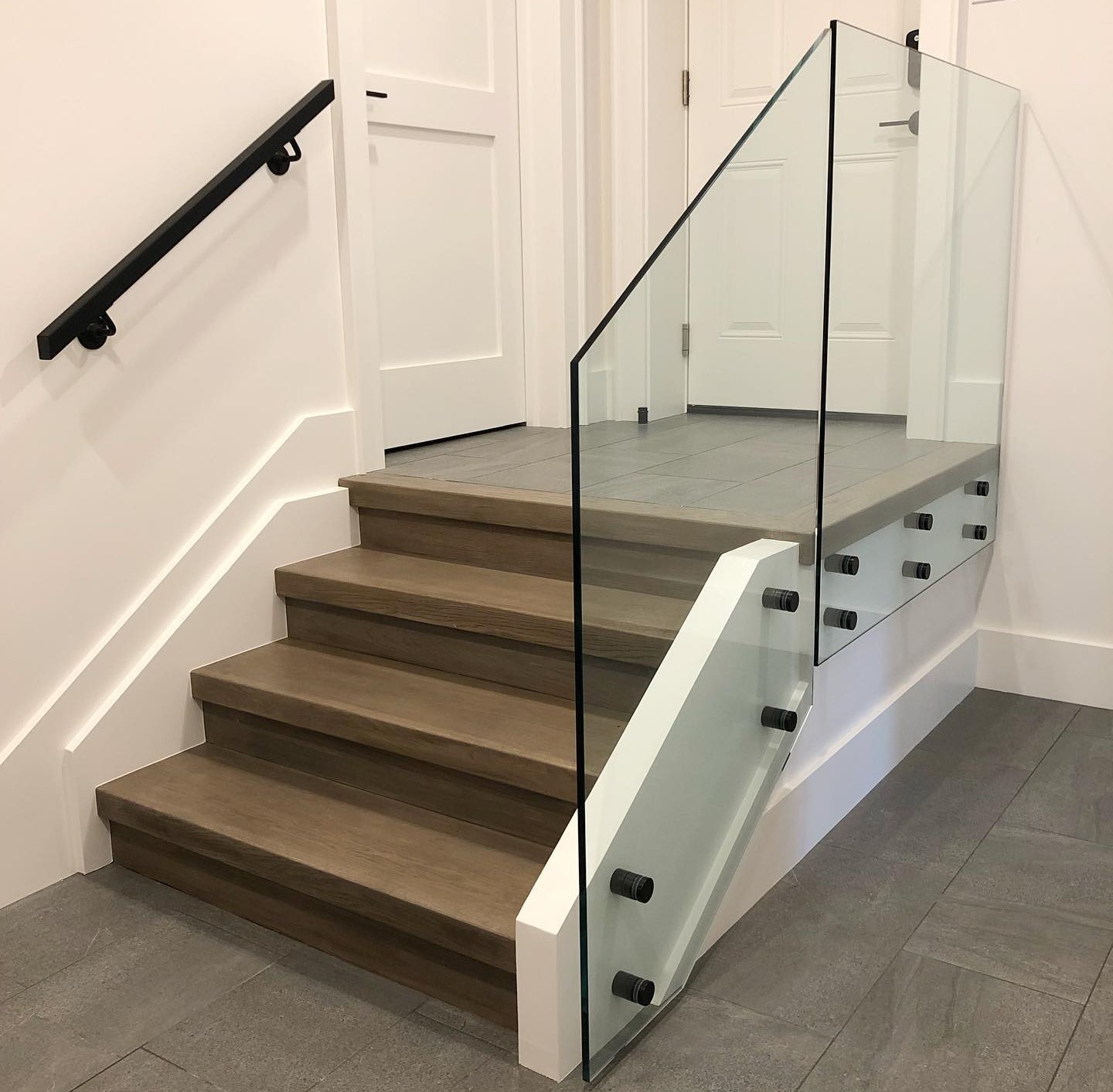 Grossiste professionnel Fabriqué Matière métallique Standoff Stair Balcon d'escalier en acier inoxydable