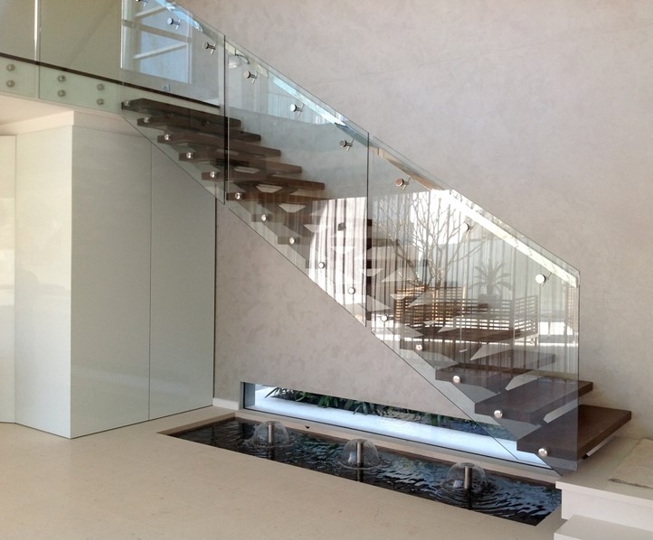 Modern Indoor Frameless Tempered Glass Railing Used in Stair