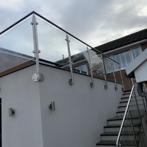 Modieuze exterieur leuning Baluster gelamineerd dek Balkon glazen reling ontwerp