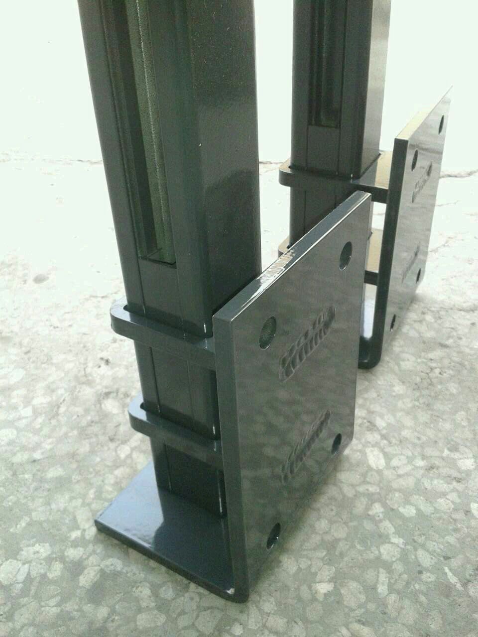 Side mount aluminum post for balcony