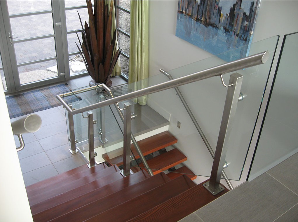 Stainless Steel Balustrade Glass Mini Short Post Glass Clamp Railing System