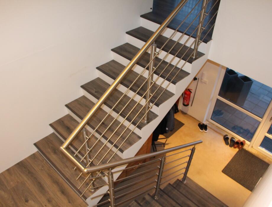 La main courante d'escalier d'intérieur en acier inoxydable conçoit une rampe d'escalier en acier inoxydable