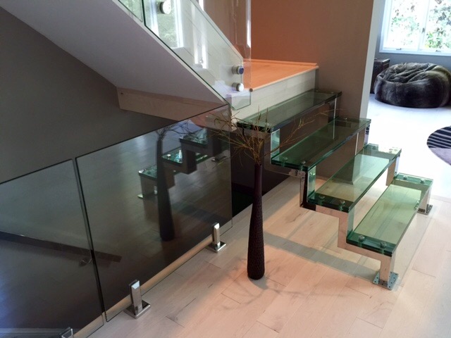 Toughened laminated glass steps stylish glass tread for indoor staircase