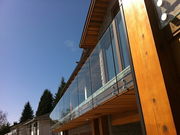 balkon reling ontwerpt trapleuning glas standoff