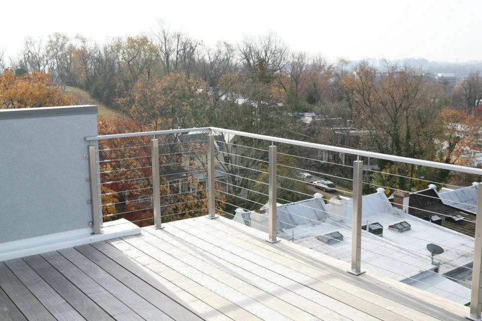 سطح شرفة درج درابزين تصميم كابل الفولاذ المقاوم للصدأ حديدي