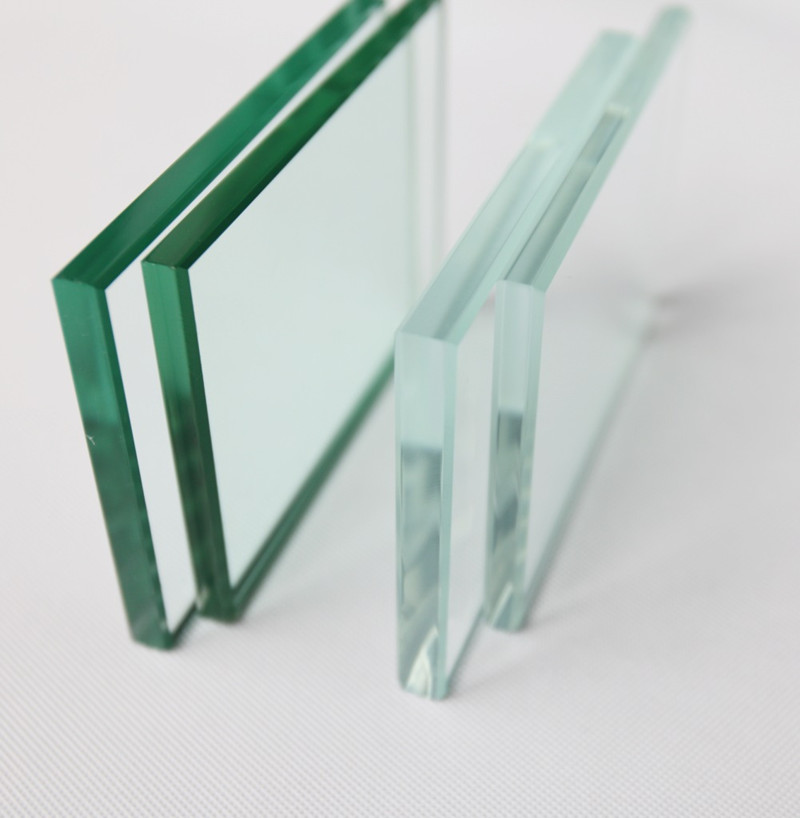 do balustrad szklanych 12 mm jasne, hartowane szkło wycięte na wymiar