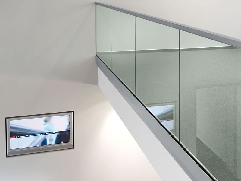szklana balustrada aluminiowa kanał o nowoczesnym wyglądzie do ogrodzenia basenu balkonowego