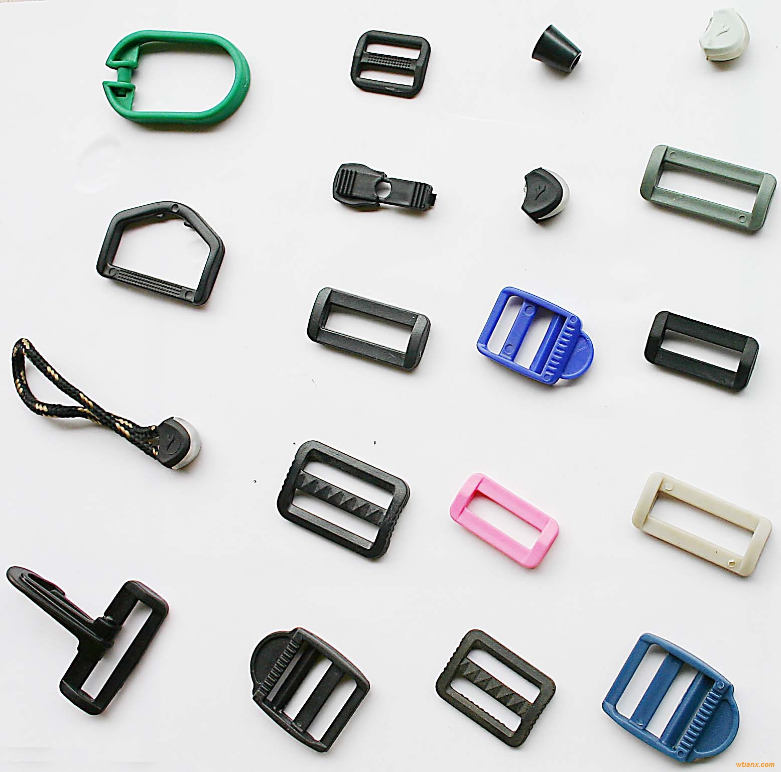 piezas de plástico de extrusión de metales diferentes colores disponibles