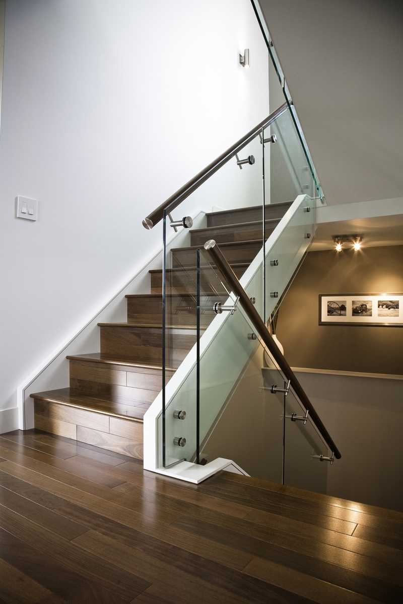 montage côté pince de verre pour rampe en verre d'escalier