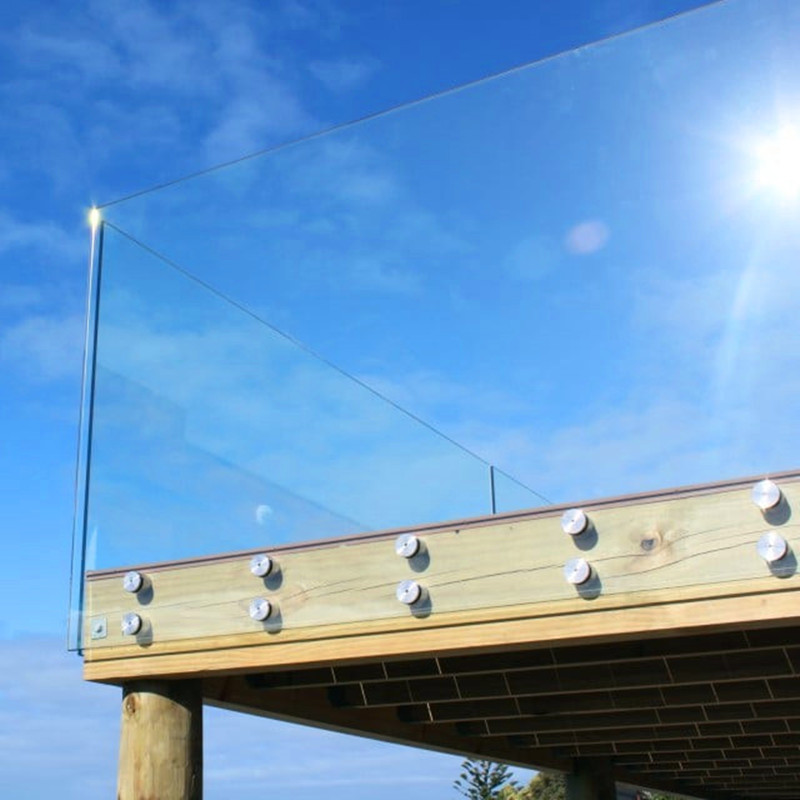 Systèmes de garde-corps en verre de montage sur la face pour design de balcon sans cadre
