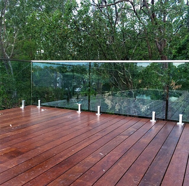щелевой поручень и фурнитура для дизайна балкона стеклянными перилами