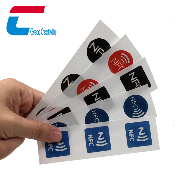 Smart tag per etichette NFC a 13,56 mhz stampato personalizzato