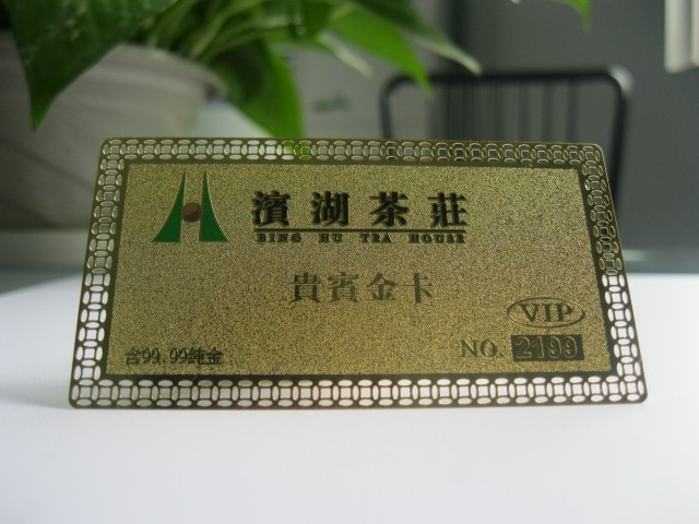 签名面板的优雅的金色金属VIP卡