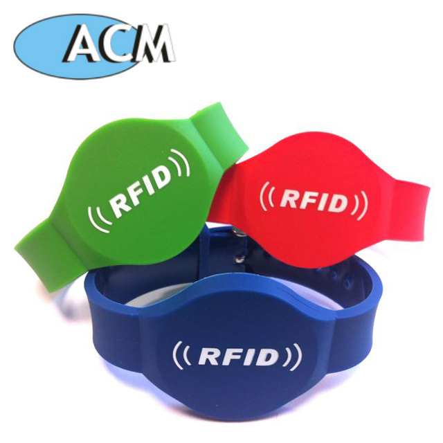 Bracelets en silicone réinscriptibles faits sur commande de RFID pour le bracelet d'enfants de RFID d'événements Fournisseur de bande de Shenzhen NFC