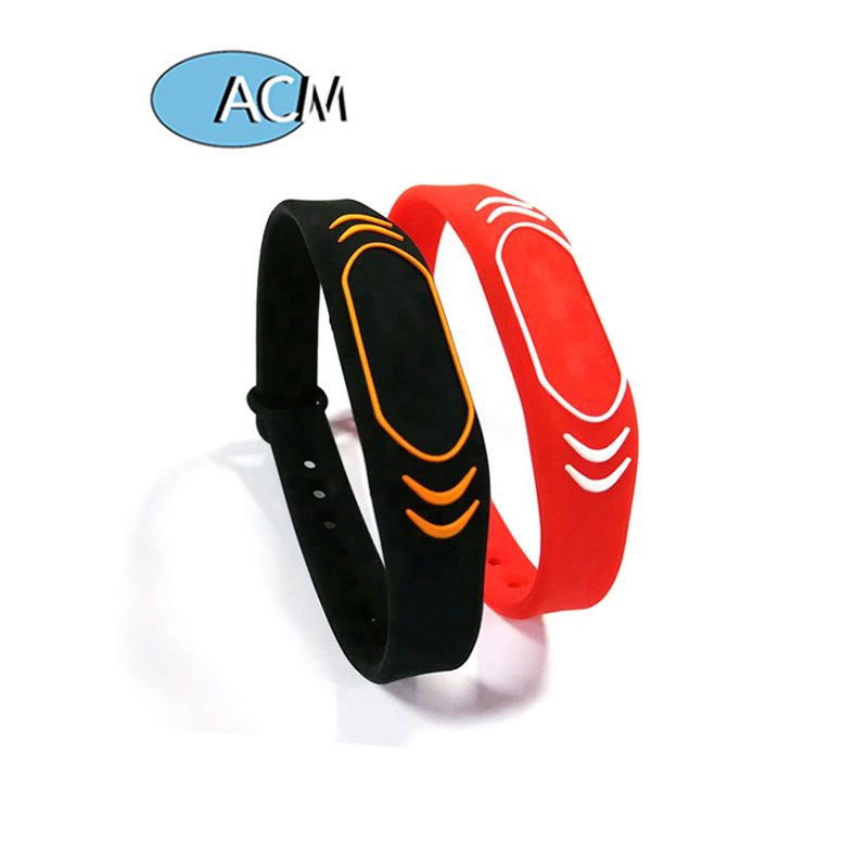 Usine en gros bracelet personnalisé réglable qr code bande de silicium prix 125 khz 13,56 mhz rfid bracelets en silicone nfc