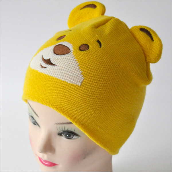 Желтый медведь шапочку