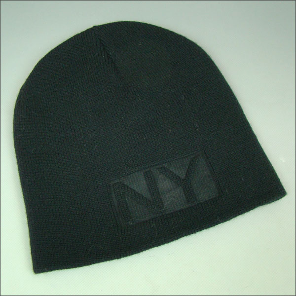 高密度のロゴと黒の冬のビーニー帽子