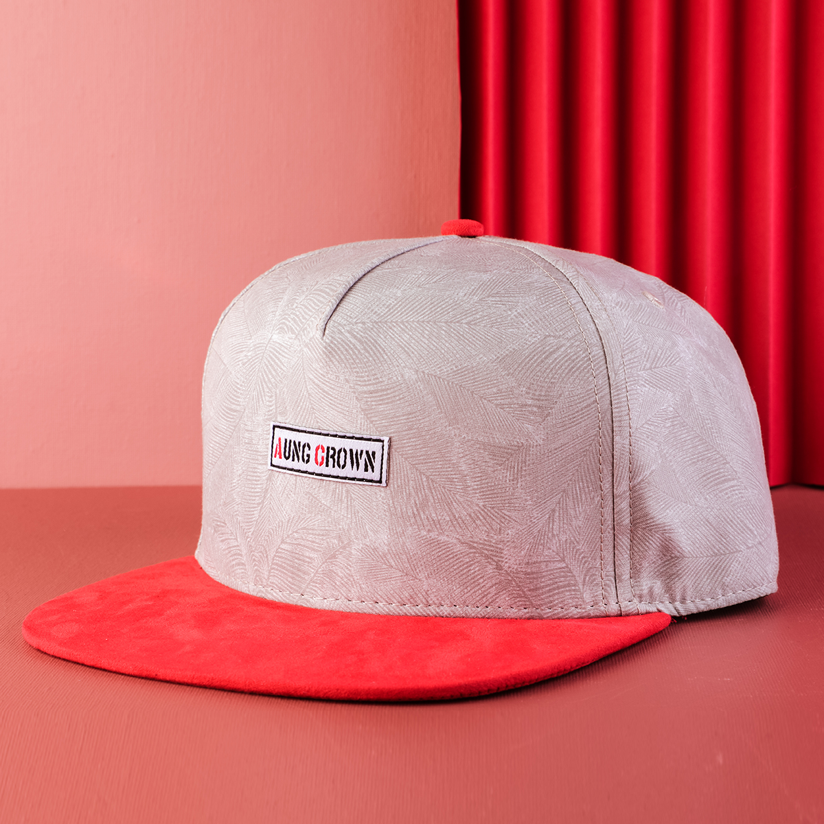ontwerp aungcrown-logo en stoffen snapback-hoeden met 5 panelen