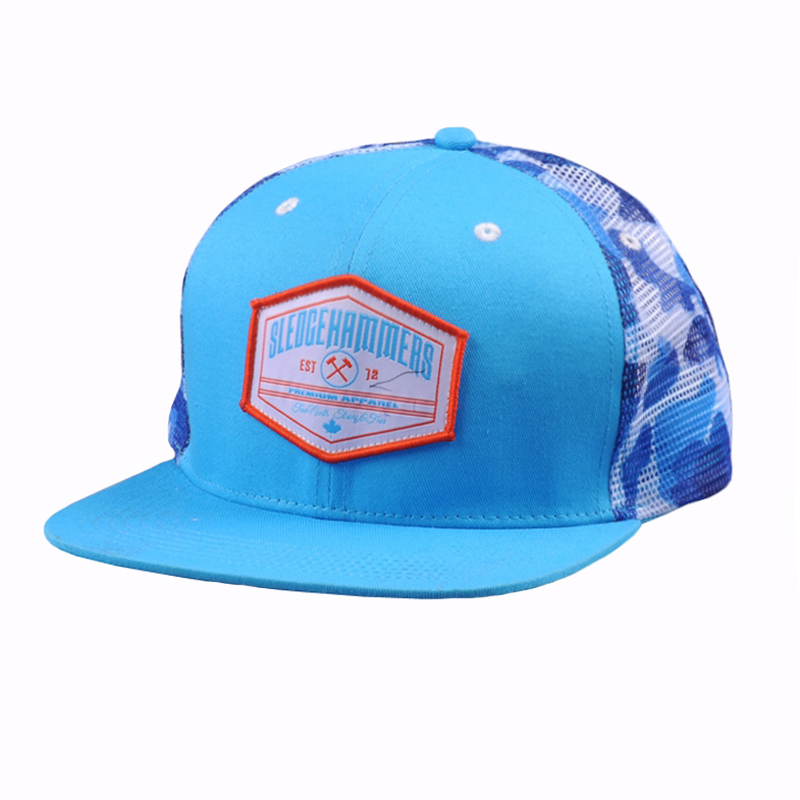 os chapéus do snapback hip-hop, projetam seu próprio chapéu do camionista na linha
