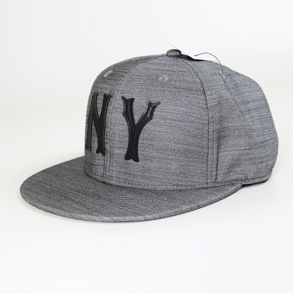 grote acryl letters snapback hat