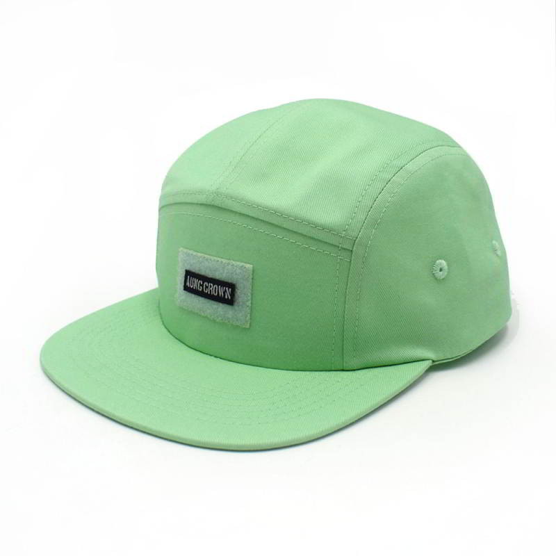 Schlichte Hysteresenhüte mit 5-Panel-Verschluss und ungekröntem Design-Logo in Grün