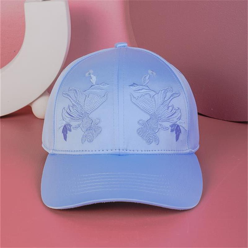 عادي التطريز قبعات البيسبول تصميم شعار في المبيعات