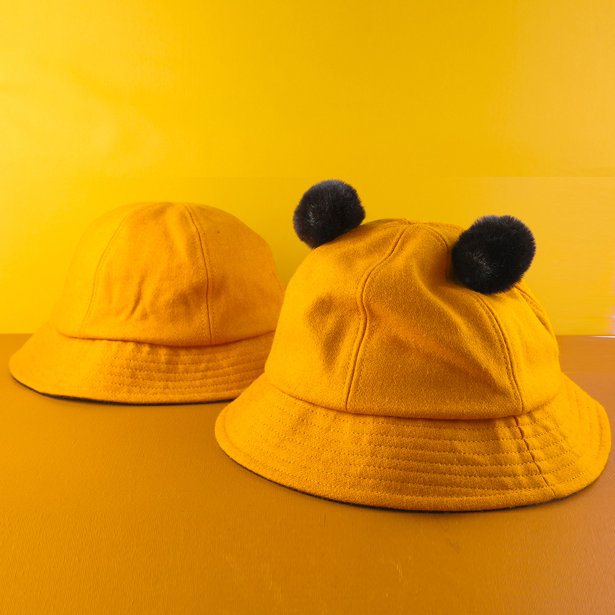 cappelli secchiello in pelle scamosciata gialla senza logo in tinta unita