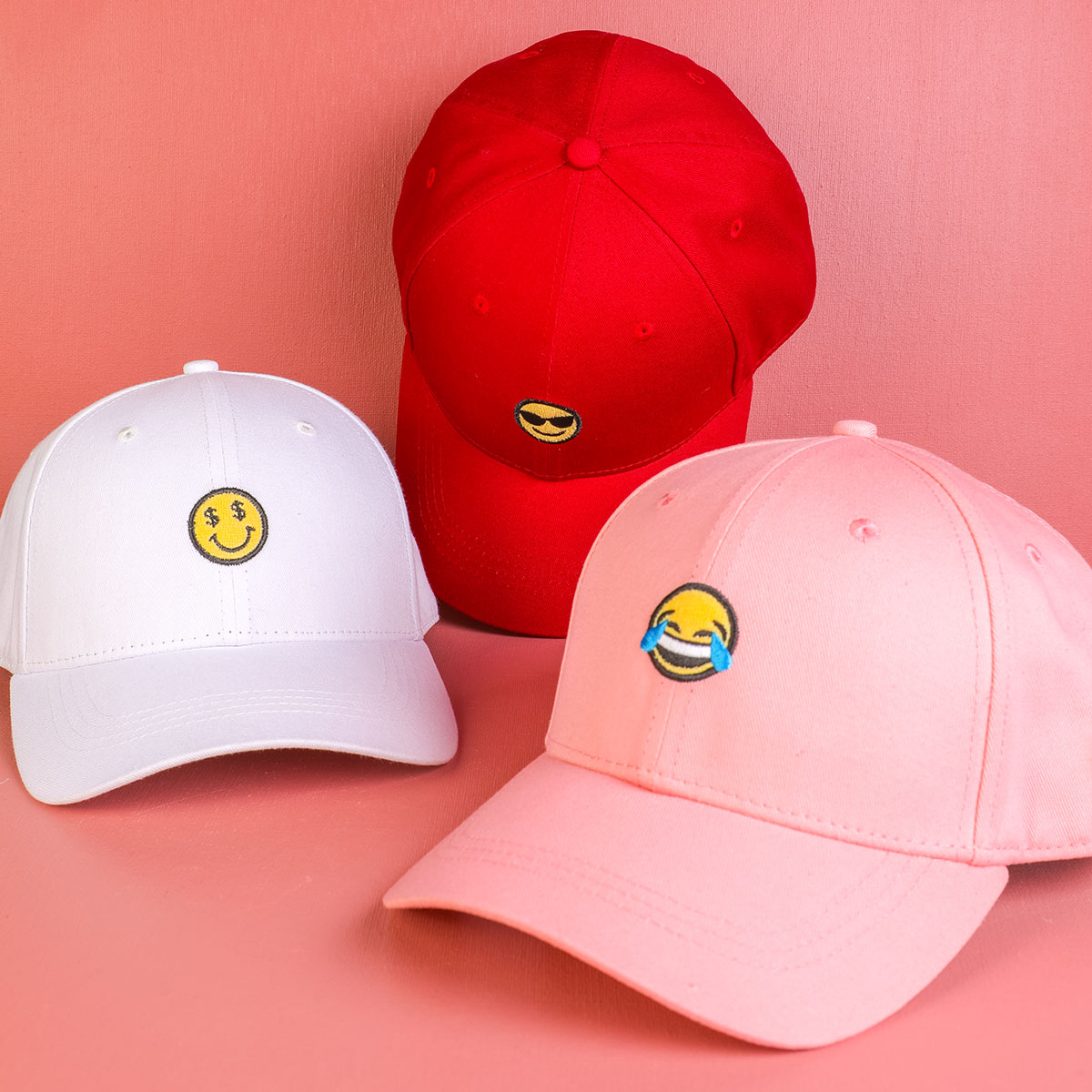 llano sonriente cara emoji bordado logo sombreros de béisbol personalizados