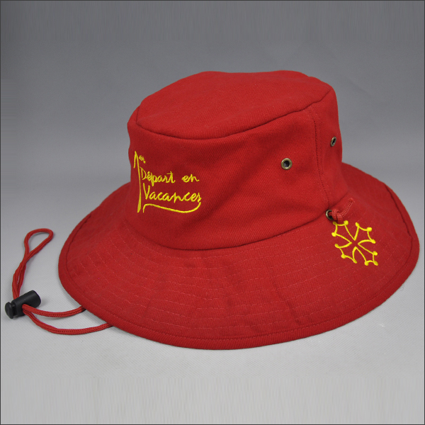 chapéu de balde vermelho com corda
