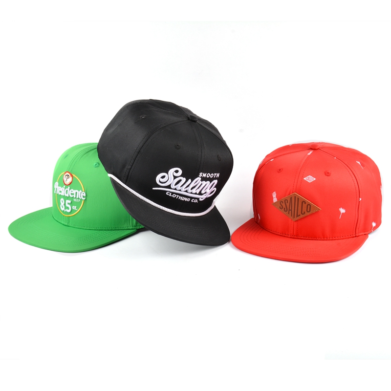 cappelli snapback personalizzabili con logo ricamo