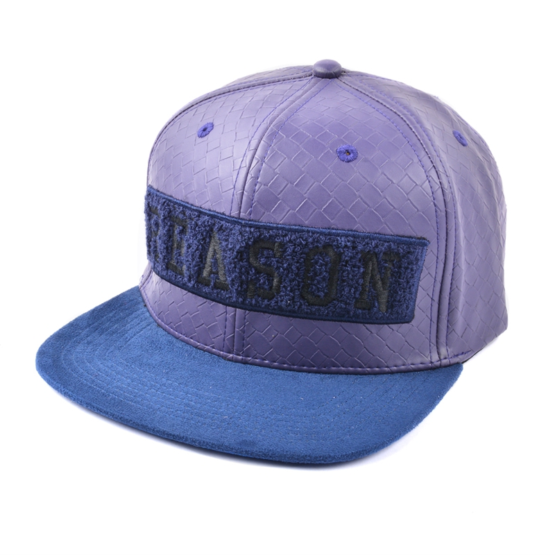 плоские замшевые шляпы с логотипом с вышивкой