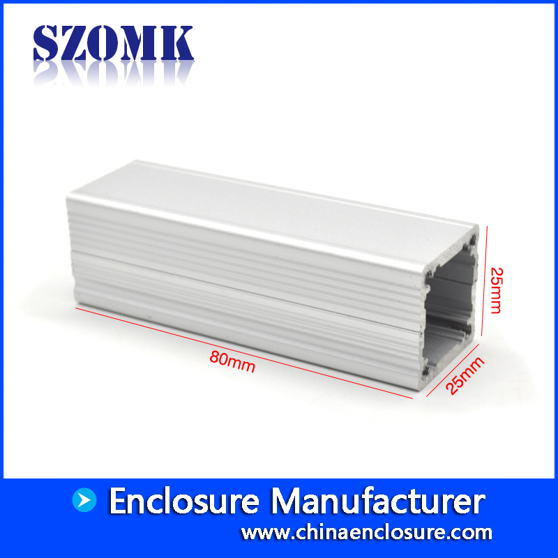 25 (H) x25 (W) x80 (L) caja del dispositivo de la electrónica del recinto del aluminio plateado del color plateado / AK-C-C67
