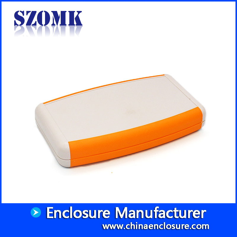 热销SZOMK手持式塑料外壳，适用于带3AA电池制造商的控制器AK-H-30a 147 * 87 * 25mm