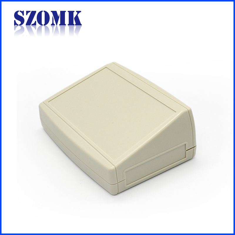 Boîtier en plastique électronique de boîtier de bureau de haute qualité de SZOMK pour la boîte de contrôle de conception de carte PCB / 108 * 152 * 54mm / AK-D-21