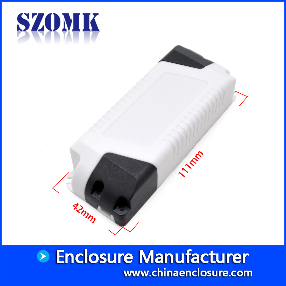O molde claro novo do diodo emissor de luz do produto plástico de SZOMK fez o cerco do disco rígido fornecedor AK-60 111 * 42 * 24mm