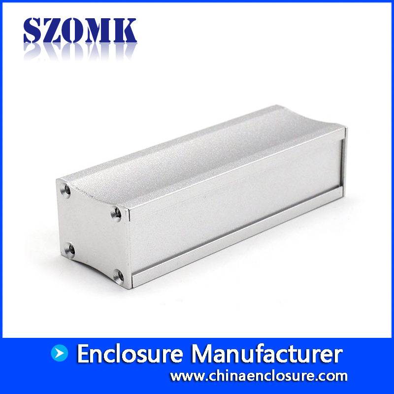 Gabinete de generador eléctrico de aluminio SZOMK personalizado para proyecto industrial de PCB AK-C-B67 29.5 * 38 * 100 mm