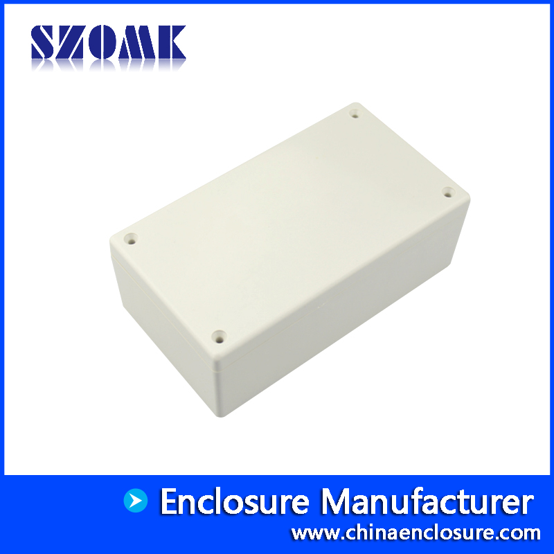 الضميمة البلاستيكية القياسية ABS مربع تقاطع الكهربائية szomk ل PCB AK-S-50 134 * 75 * 50MM