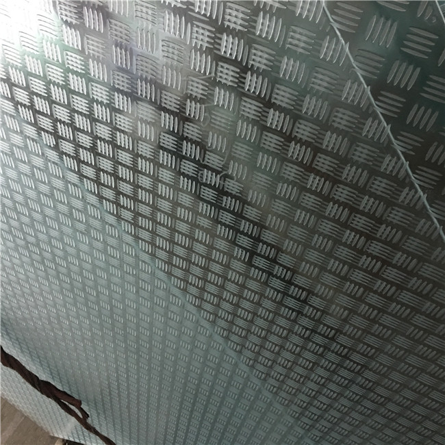 Anti-slip safety laminated glass for structural stair treads and flooring