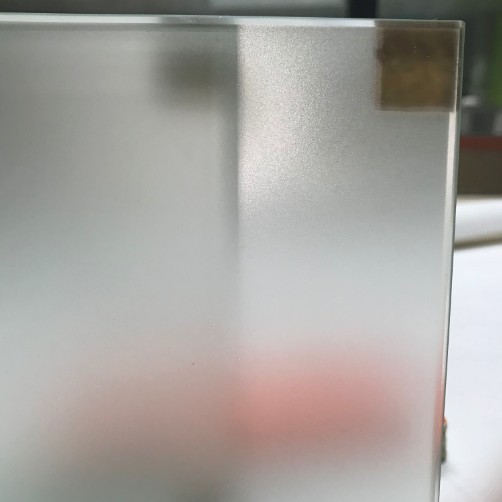 चीन ने ग्लास कारखाने की आपूर्ति संसाधित 5 मिमी फ्रॉस्टेड एसिड etched टेम्पर्ड सुरक्षा ग्लास संसाधित किया