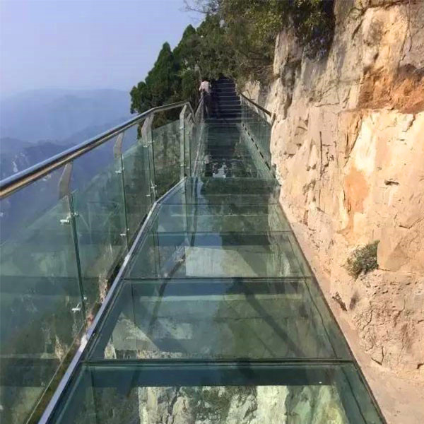 SGCC CE certificated high quality structural floor glass safety clear translucent frosted slip proof anti slip tempered double or triple laminated glass walkway price