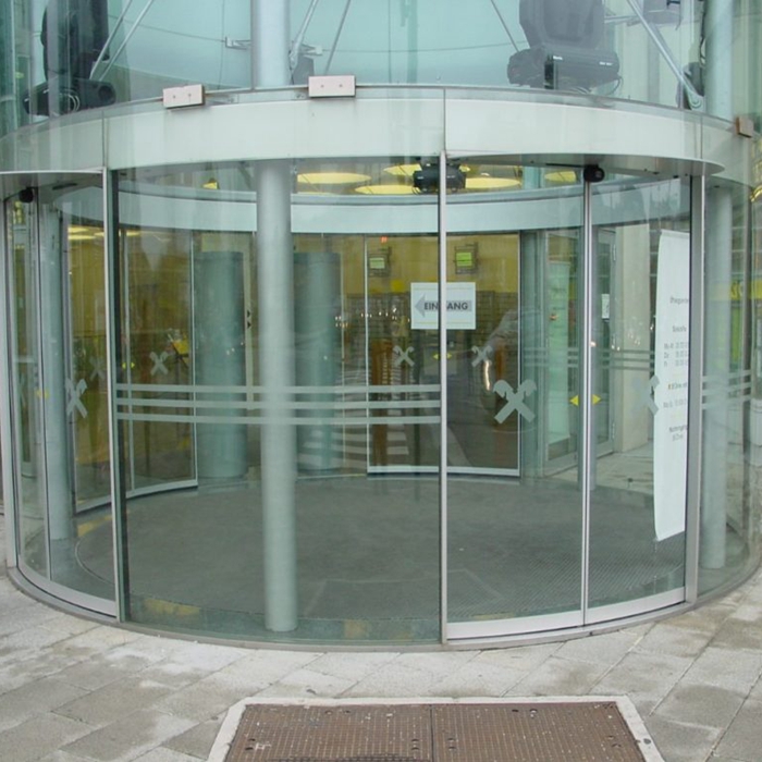 Okrągły zakrzywione szkło hartowane o grubości 8 mm, szklane drzwi przesuwne w kształcie koła, zakrzywiony szklany pawilon w kształcie koła
