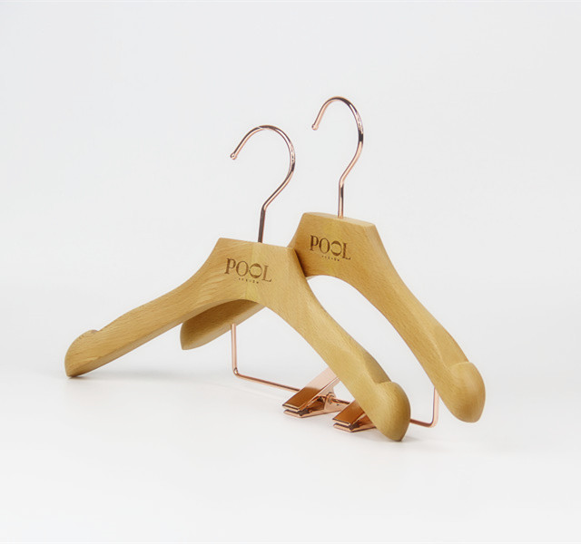 KSW-004 Natural wooden kids clothes hanger with clips