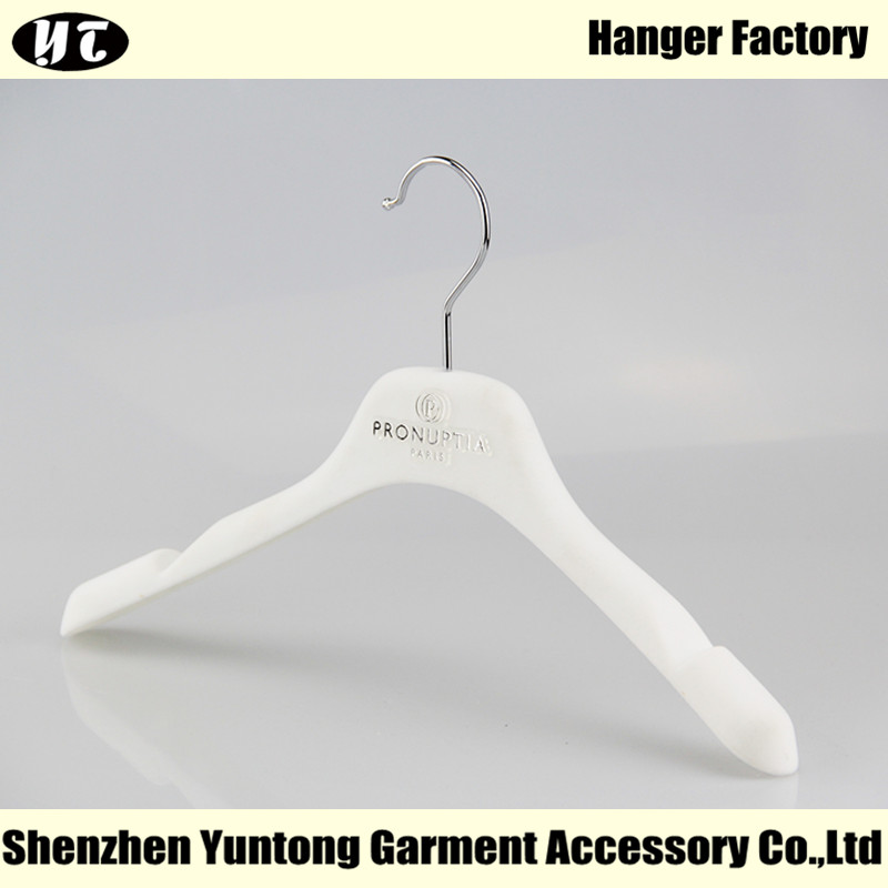 KTV-002 white non slip plastic hanger velvet flocked coat hanger