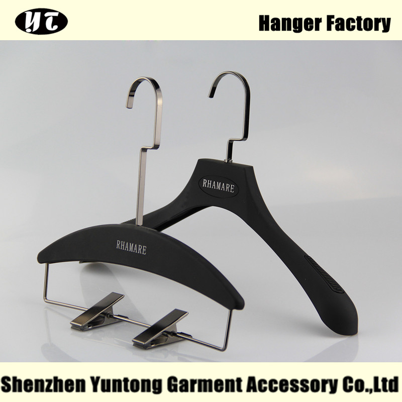 WSR-003 black rubber coated hanger for woman