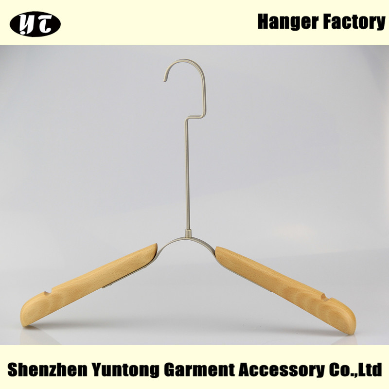 WTW-004 Fashion wood cloth hanger for display clothes