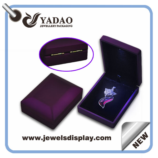2015 الإبداعية Yadao صندوق العلامة التجارية اسم علبة هدية تغليف المجوهرات مع LED ضوء LED صندوق مورد من الصين